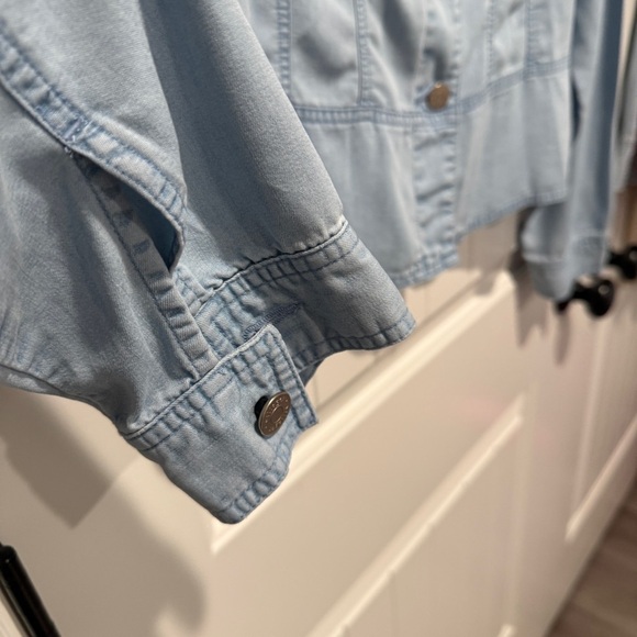 Soft Chambray Button Shirt Jacket - Picture 6 of 8